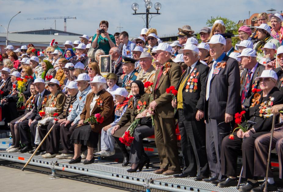 9 мая тула. Парад 9 мая в Туле 2015. Празднование 9 мая в Туле. Табельский с ветеранами.