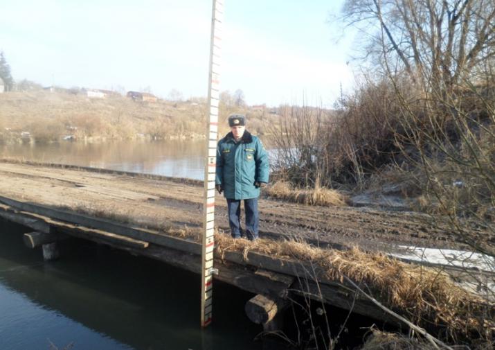 Гидропост тамбов. Гидропост на реке. Мониторинг уровня воды в реках. Меряет уровень воды. Затопленные мосты в Одоевском районе Тульской области.