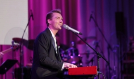 ÐлекÑей ÐоÑобÑев Ñнова вÑÑел на ÑÑÐµÐ½Ñ ÑилаÑмонии и поздÑавил ÑÑлÑÑек Ñ 8 ÐаÑÑа ÐлекÑей ÐоÑобÑев Ñнова вÑÑел на ÑÑÐµÐ½Ñ ÑилаÑмонии и поздÑавил ÑÑлÑÑек Ñ 8 ÐаÑÑа