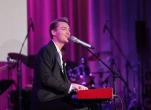 ÐлекÑей ÐоÑобÑев Ñнова вÑÑел на ÑÑÐµÐ½Ñ ÑилаÑмонии и поздÑавил ÑÑлÑÑек Ñ 8 ÐаÑÑа ÐлекÑей ÐоÑобÑев Ñнова вÑÑел на ÑÑÐµÐ½Ñ ÑилаÑмонии и поздÑавил ÑÑлÑÑек Ñ 8 ÐаÑÑа