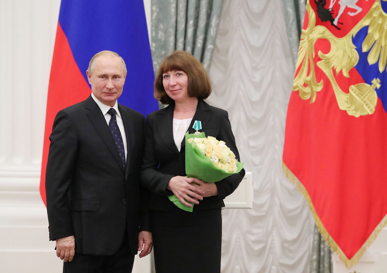 Награждение происходило. Лилия Гумерова награждена орденом дружбы. Награждение в Кремле.