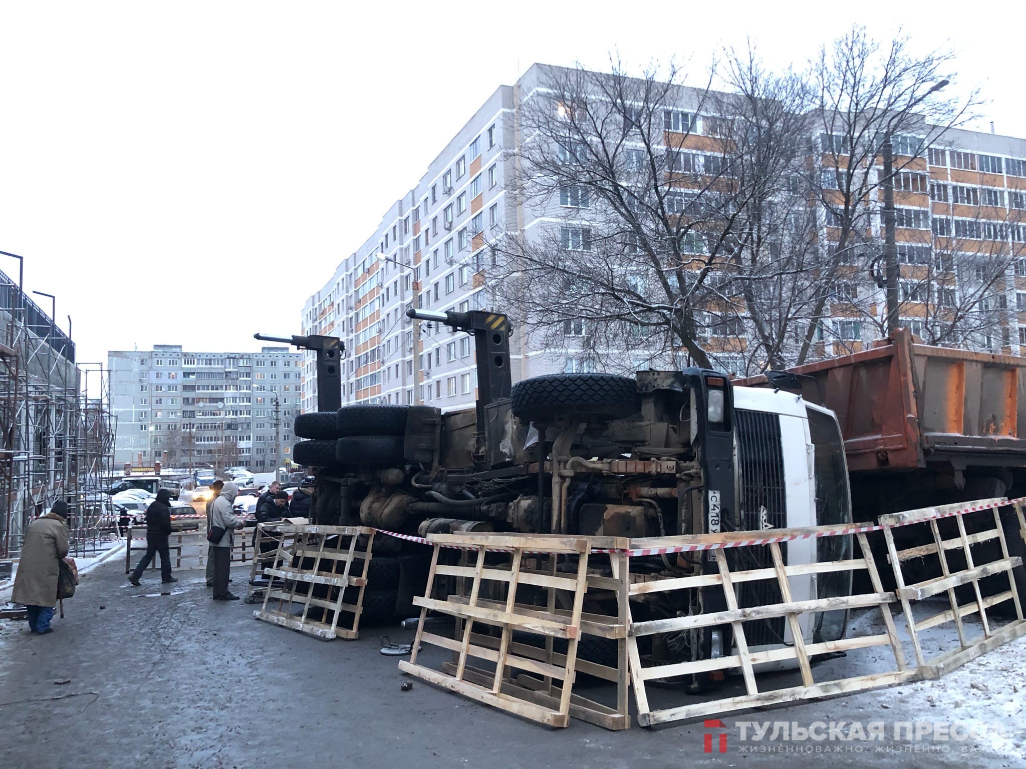 Что взорвалось в туле сегодня. Упал автомобильный кран в Курске улица Дубровинского.