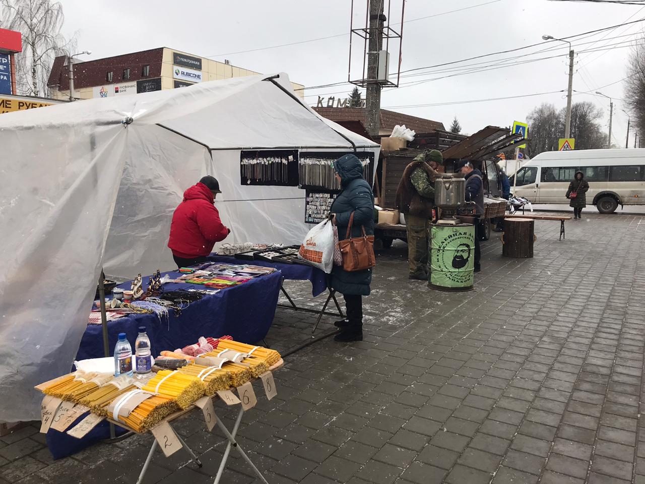 Открылась ярмарка. Рынок в Новомосковске Тульской области. Новомосковский рынок, Новомосковск. Центральный рынок город Новомосковск Тульской области. Директор рынка Новомосковск.