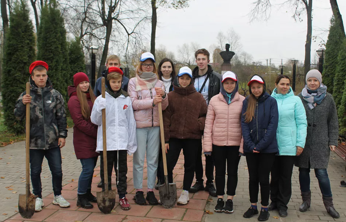 Погода одоев тульская. Сквер героев Одоев. Сквер памяти Одоев. Одоев поселок. Парк в Одоеве.