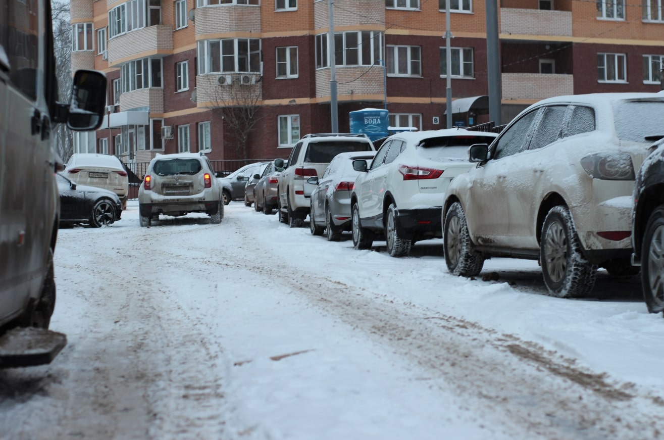 Шесть ситуаций, когда автомобилист может получить штраф за парковку во дворе