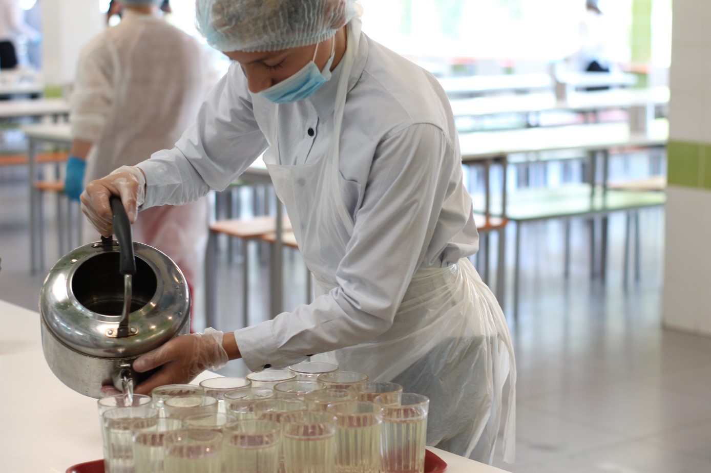 «Жижа и вода с вареньем»: сотрудница тульской школы просит улучшить детское меню