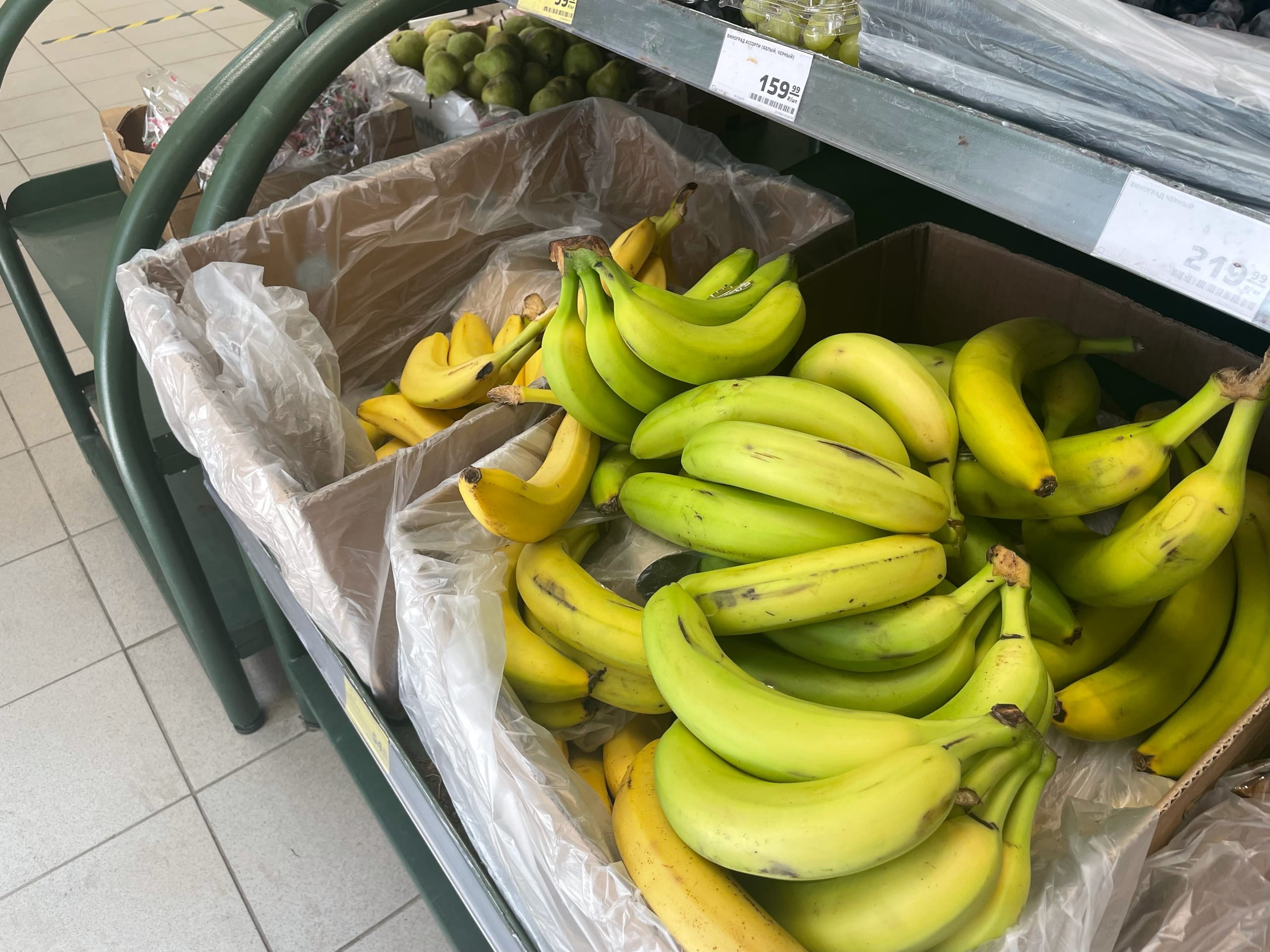 Дикси бананы. Бананы в магазине. Бананы Дикси. Украина бананы. Сколько стоит банан.