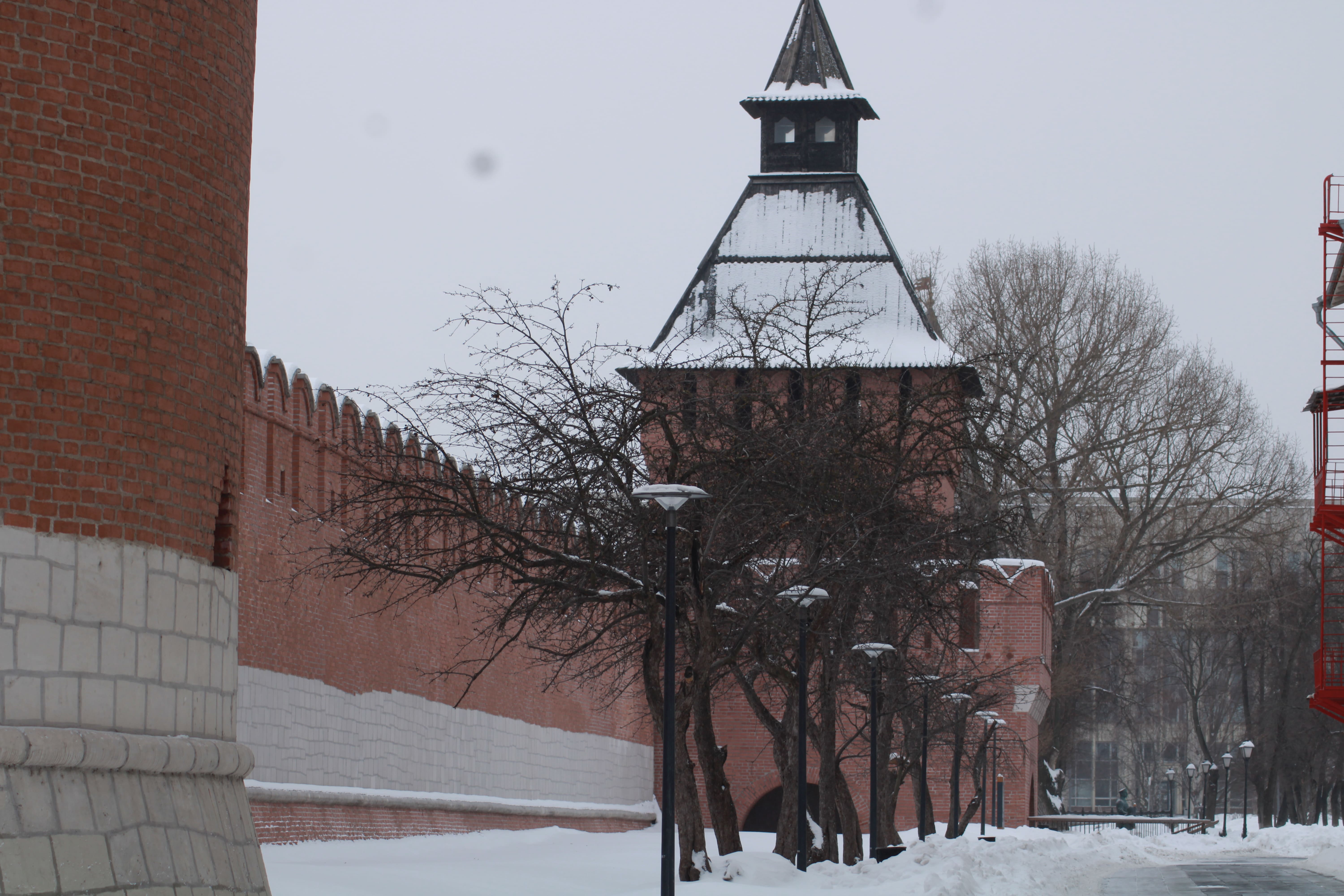 Тульскую набережную и Кремлевский сквер очистят от снега за 33,9 млн рублей
