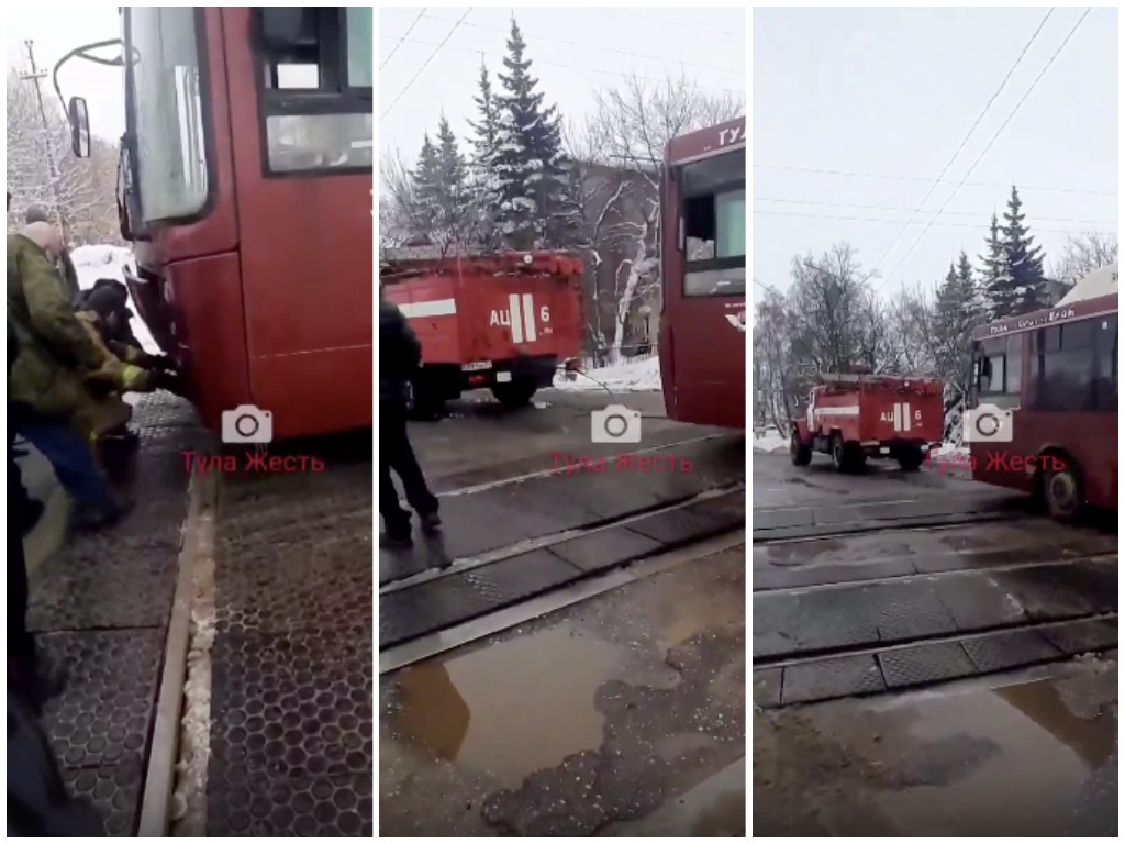 Автобус на переезде. Автобус застрял на переезде. Авария в Туле на переезде. Застрял на Железнодорожном переезде.