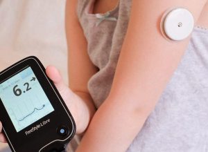 В Тульской области более 400 детей получили приборы для контроля глюкозы в крови