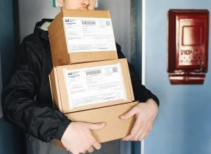 Какие бренды приостановили работу в России?