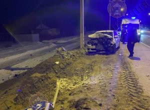 В Чернском районе водитель на Skoda Rapid влетел в железобетонный столб