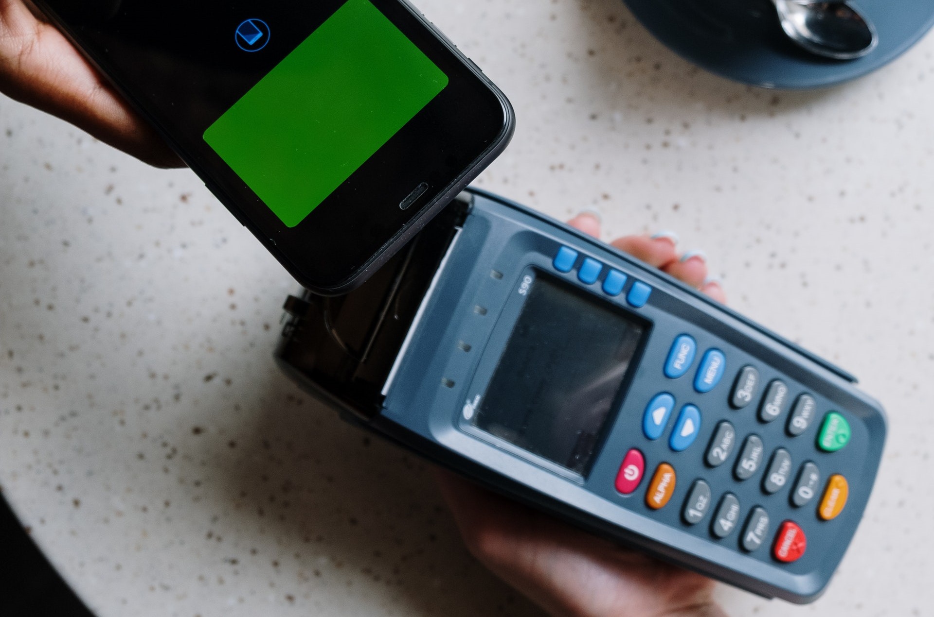 Apple Ð¿ÑÐ¸Ð¾ÑÑÐ°Ð½Ð°Ð²Ð»Ð¸Ð²Ð°ÐµÑ Ð¿Ð¾Ð´Ð´ÐµÑÐ¶ÐºÑ ÐºÐ°ÑÑ Â«ÐÐ¸ÑÂ» Ð² Apple Pay