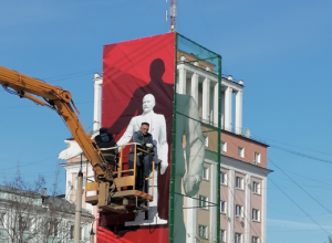 В Новомосковске приступили к восстановлению памятника Ленину