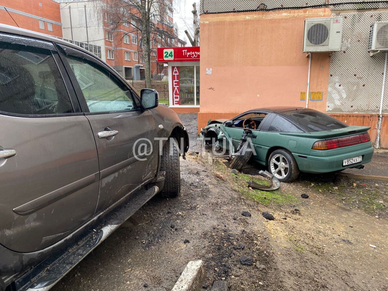 В Туле после массового ДТП одна из машин врезалась в жилой дом | ИА  “Тульская Пресса”