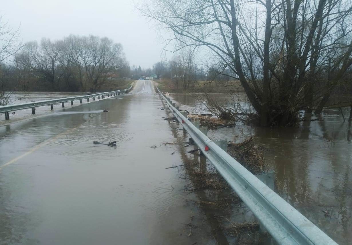 Мост в озерах 2022. Мост в Чекалине 2023. Низководный мост через Инсар Саранск. Мост в Чекалине затопило. Подтопление низководных мостов.