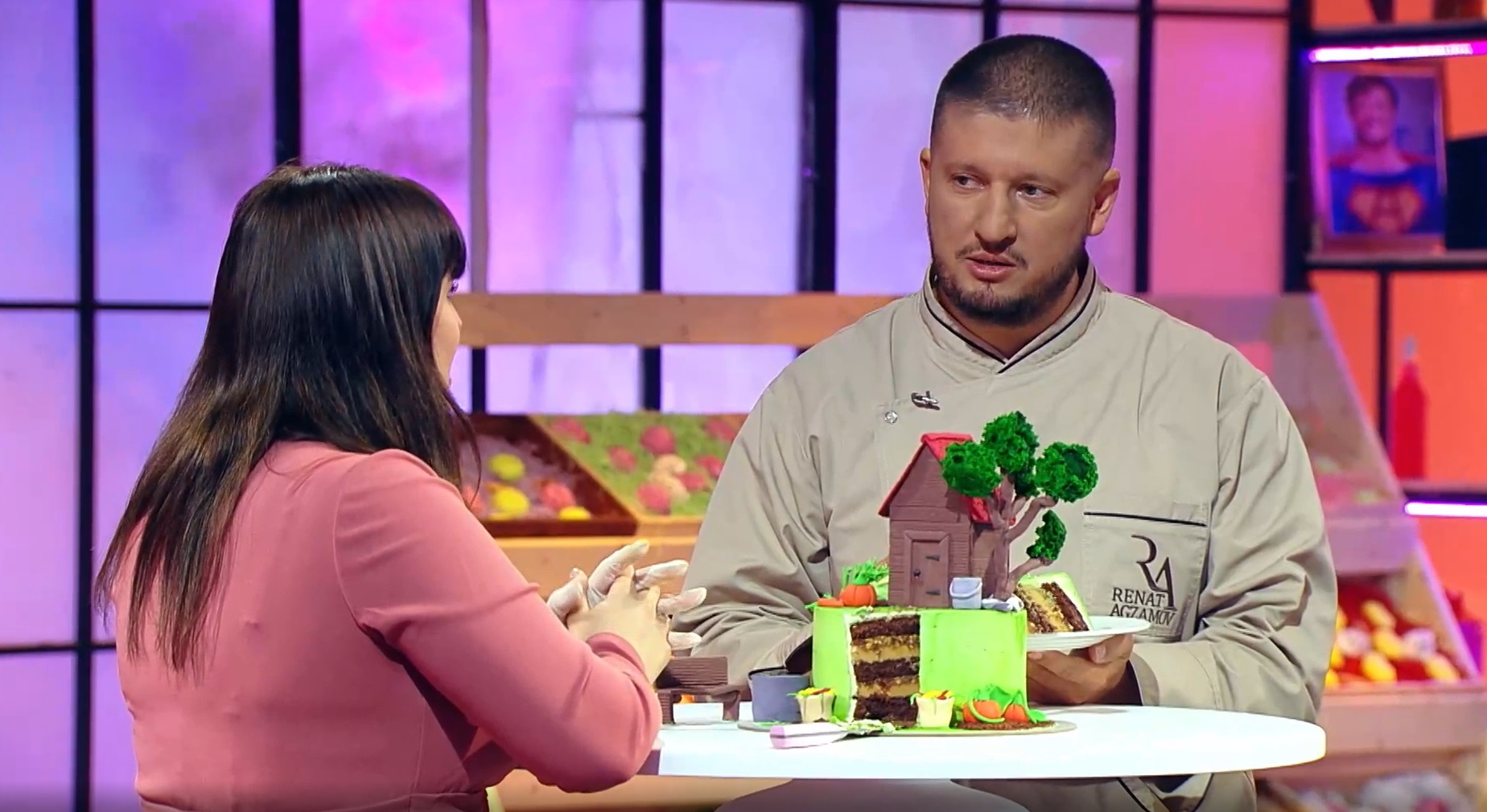 Тулячка испекла торт в виде дачи, чтобы побороться за миллион рублей в шоу «Кондитер»