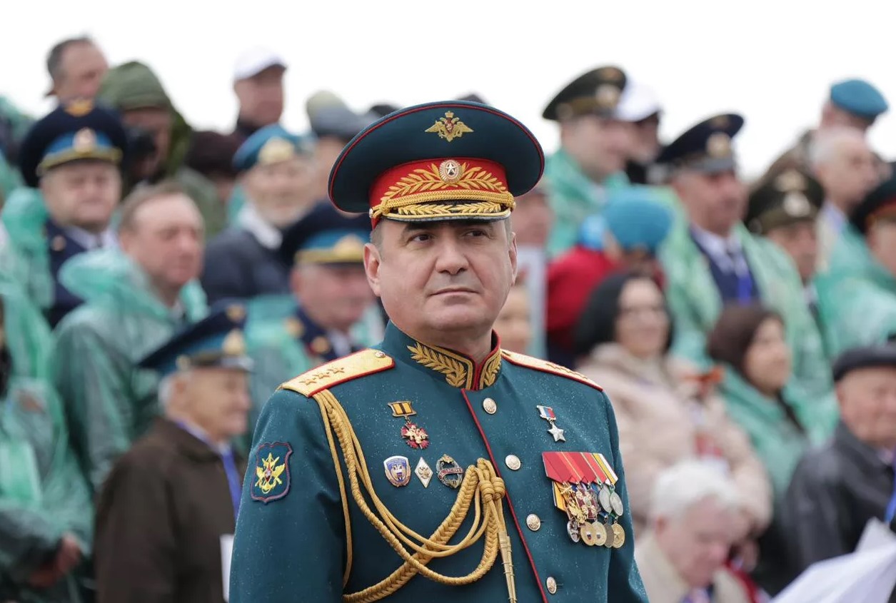 Алексей Дюмин поздравил военнослужащих сухопутных войск
