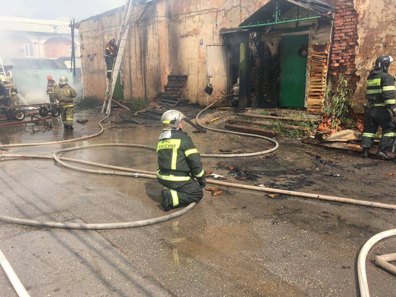 Пожар в туле сегодня в пролетарском. Пожар в Туле. Пожар в Туле в Хомяково. Пожар в Туле вчера. Пожар на складе.