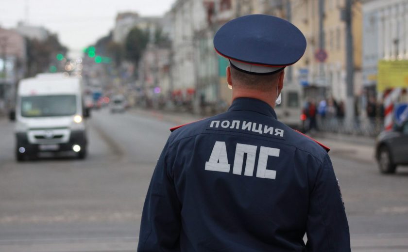 В Новомосковске осудили бывшего сотрудника ГИБДД за взятку