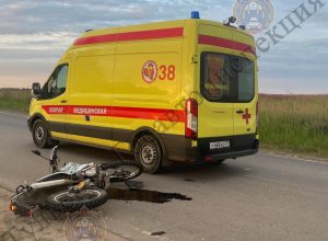 В Алексинском районе мотоциклист без прав не справился с управлением и опрокинулся