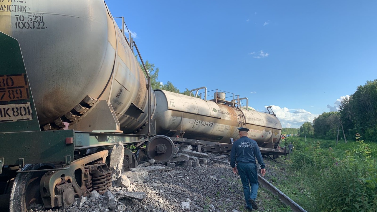 В Тульской области с рельсов сошло 12 вагонов поезда из-за попытки украсть  металл | ИА “Тульская Пресса”