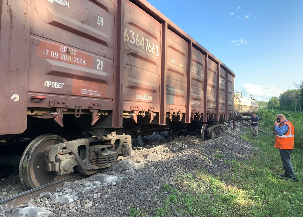 СКР и прокуратура начали проверку по факту схода вагонов грузового поезда с  рельсов в Тульской области | ИА “Тульская Пресса”