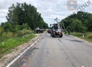 В Тульской области в ДТП между Renault и тракторами пострадали 4 человека