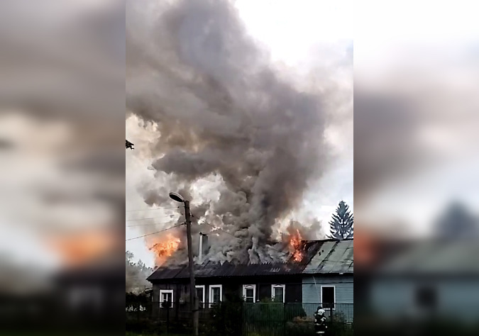 Пожар в туле сегодня в пролетарском. Пожар в Туле вчера в Пролетарском районе. Пожар в Туле 2022. Тула пожар Мезенцева. Пожар в Туле вчера в Скуратово дом частный.