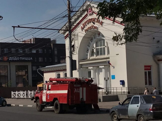 Ð Ð¢ÑÐ»Ðµ Ð½Ð° Ð°Ð²ÑÐ¾Ð²Ð¾ÐºÐ·Ð°Ð»Ðµ ÑÐ°Ð±Ð¾ÑÐ°ÑÑ ÑÐ¿Ð°ÑÐ°ÑÐµÐ»Ð¸ Ð¸ ÑÐ¸Ð»Ð¾Ð²Ð¸ÐºÐ¸