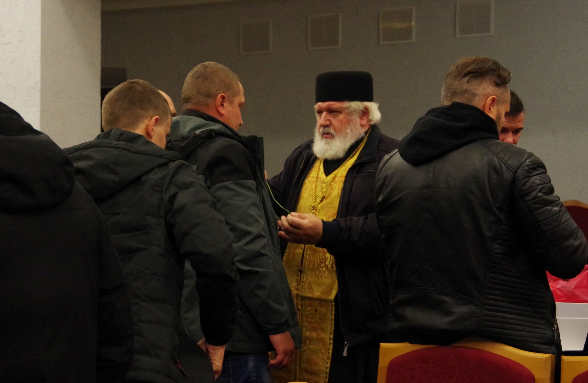 тульские священники. тульский батюшка. иерей сергий малютин. священник в тульском крематории. боев священник.