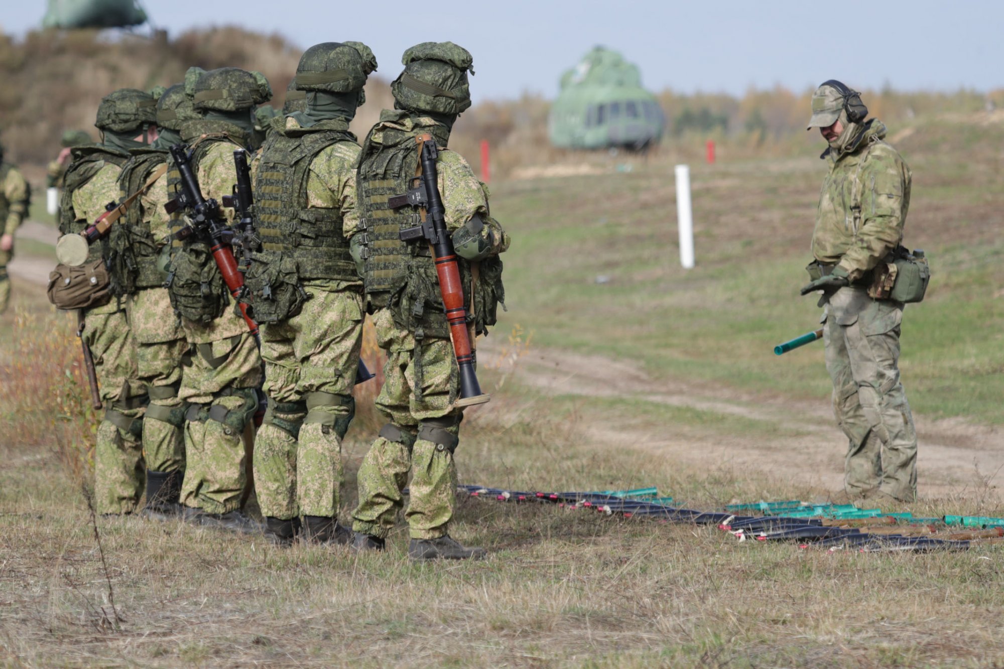 Отряд барс. Военный полигон. Подготовка военнослужащих. Учебные стрельбы на полигоне. Обмундирование добровольца.