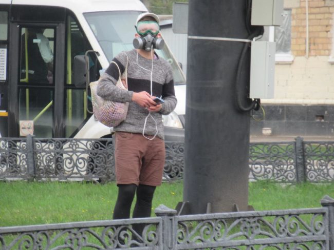 Â«ÐÐµÑÐµÐ±Ð¾Ñ Ð½Ð° Ð³ÑÐ°Ð½Ð¸ ÑÐ°Ð·ÑÐ¼Ð½Ð¾Ð³Ð¾Â»: ÑÑÐ»ÑÐº Ð·Ð°Ð¼ÐµÑÐ¸Ð» Ð½Ð° ÑÐ»Ð¸ÑÐµ Ð³Ð¾ÑÐ¾Ð´Ð° Ð¼ÑÐ¶ÑÐ¸Ð½Ñ Ð² Ð¾ÑÐºÐ°Ñ Ð¸ ÑÐµÑÐ¿Ð¸ÑÐ°ÑÐ¾ÑÐµ