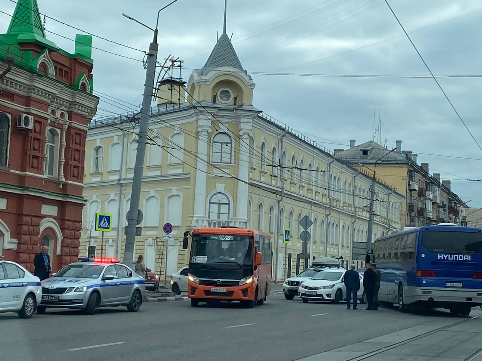 В Туле на Советской улице столкнулись автобус и легковая иномарка |  15.10.2022 | Тула - БезФормата