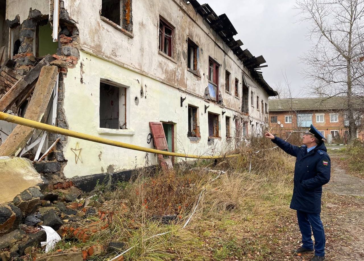 В Суворовском районе прокуратура заинтересовалась заброшенным зданием:  администрации внесли представление | ИА “Тульская Пресса”