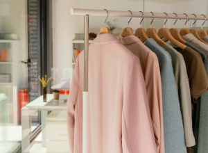 Стилисты назвали главные тренды в одежде на весну-2023