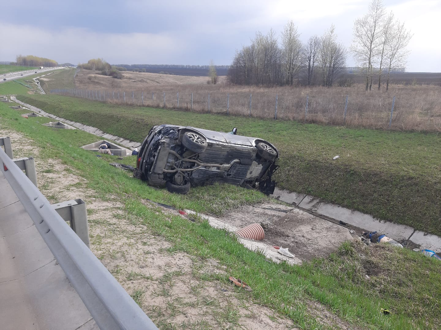 На трассе «Дон» перевернулась BMW: три человека погибли, один пострадал |  21.04.2023 | Тула - БезФормата