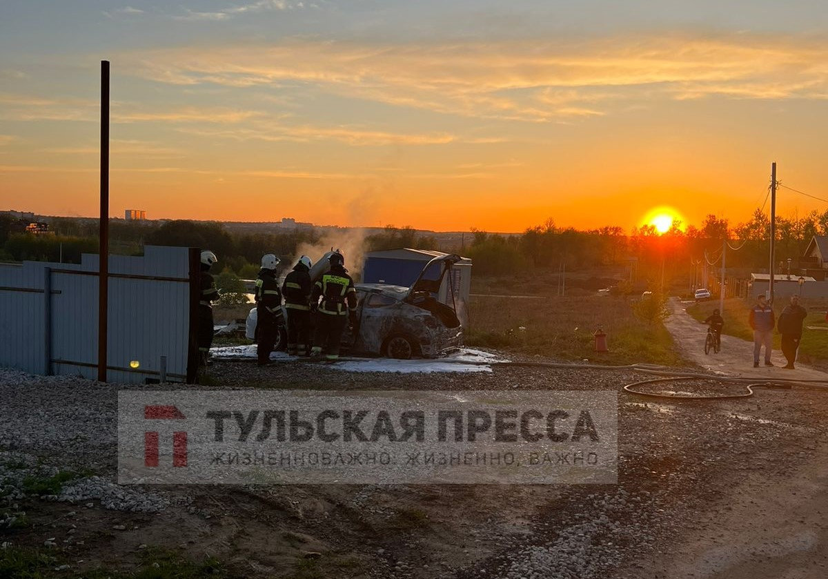 В Рублево-Медвенском поселке сгорел автомобиль | ИА “Тульская Пресса”