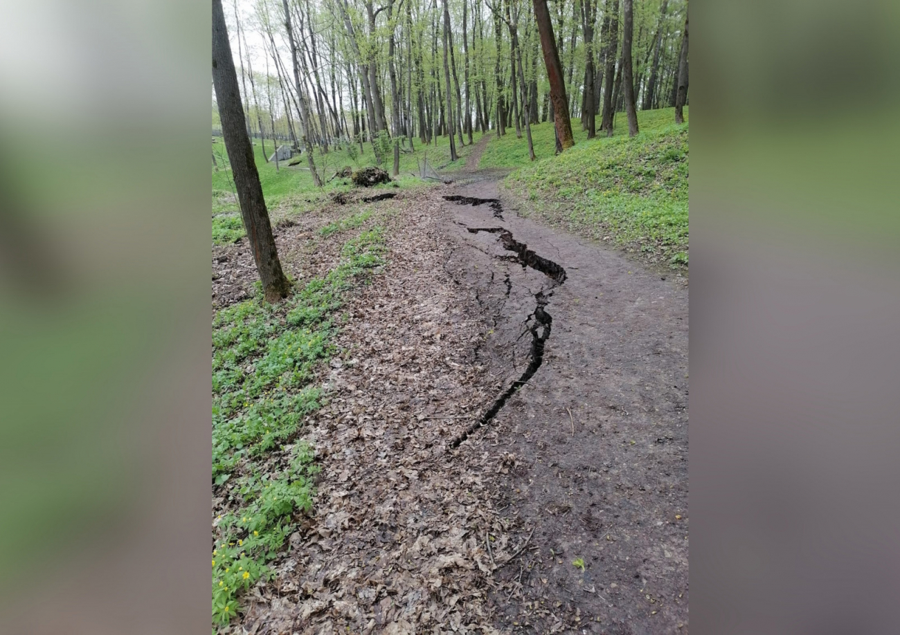 В Богородицке памятник ландшафтной архитектуры покрылся крупными трещинами  | ИА “Тульская Пресса”