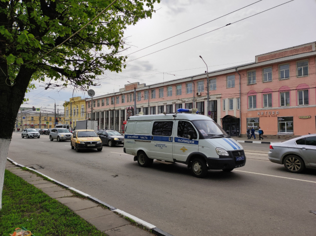 Ð ÑÐµÐ½ÑÑÐµ Ð¢ÑÐ»Ñ ÑÐ°ÐºÑÐ¸ÑÑÑ ÑÐ°Ð·Ð±Ð¸Ð»Ð¸ ÑÑÐµÐºÐ»Ð¾: Ð² Ð¿ÑÐ¸ÑÐ¸Ð½Ð°Ñ ÐºÐ¾Ð½ÑÐ»Ð¸ÐºÑÐ° ÑÐ°Ð·Ð±Ð¸ÑÐ°ÐµÑÑÑ Ð¿Ð¾Ð»Ð¸ÑÐ¸Ñ