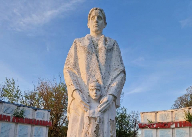 ÐÐ¾ Ð¿Ð¾ÑÑÑÐµÐ½Ð¸Ñ ÐÐ»ÐµÐºÑÐ°Ð½Ð´ÑÐ° ÐÐ°ÑÑÑÑÐºÐ¸Ð½Ð° ÑÐ»ÐµÐ´Ð¾Ð²Ð°ÑÐµÐ»Ð¸ Ð¿ÑÐ¾Ð²ÐµÑÑÑ ÑÐ¾ÑÑÐ¾ÑÐ½Ð¸Ðµ Ð¼ÐµÐ¼Ð¾ÑÐ¸Ð°Ð»Ð° Ð² ÐÐ¸Ð¼Ð¾Ð²ÑÐºÐ¾Ð¼ ÑÐ°Ð¹Ð¾Ð½Ðµ