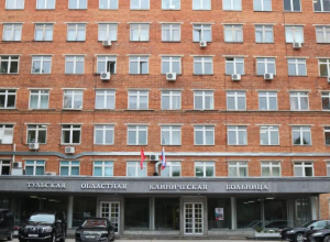 В тульскую больницу пытались прорваться родственники умершего пациента