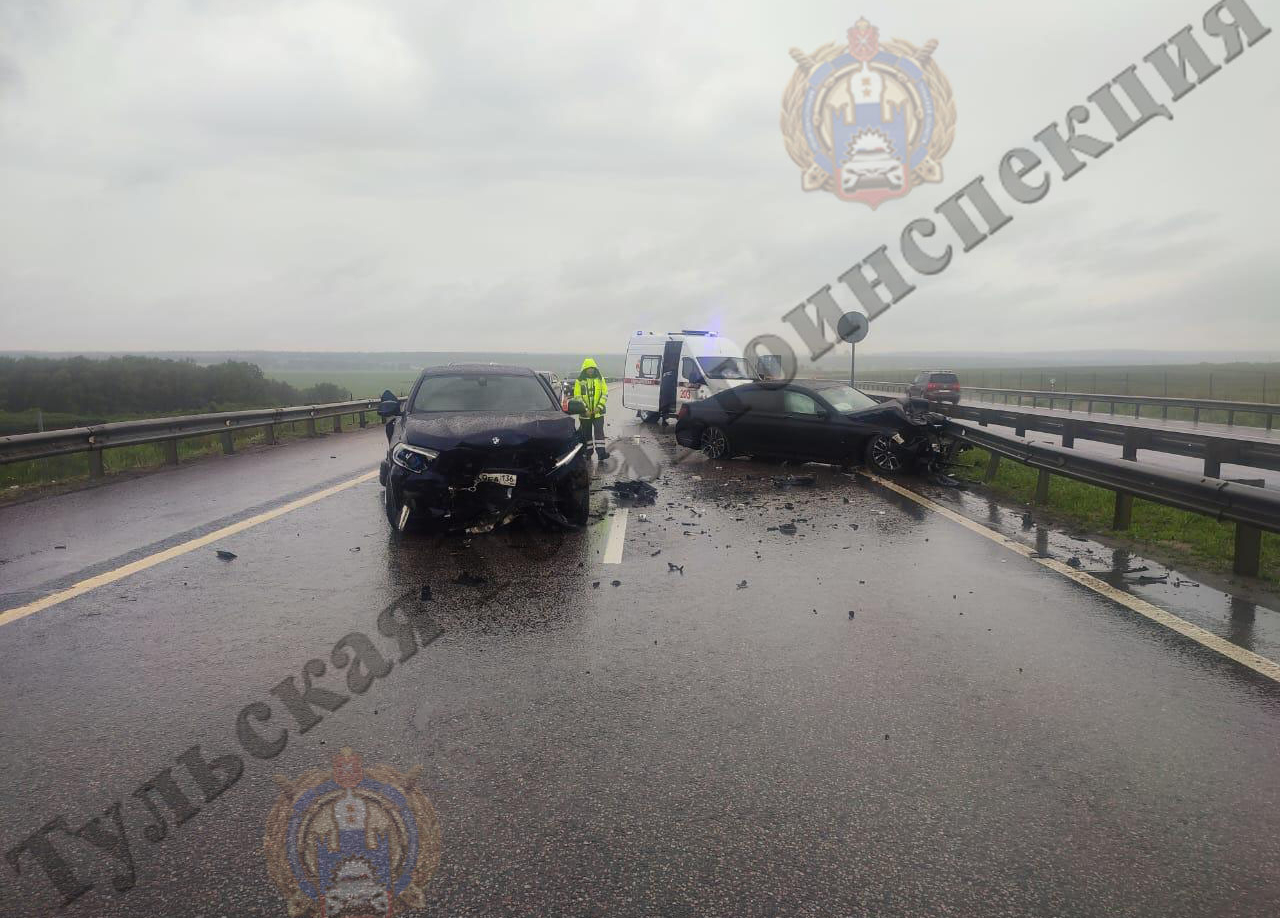 В Тульской области на трассе столкнулись два BMW: одного водителя  госпитализировали | ИА “Тульская Пресса”