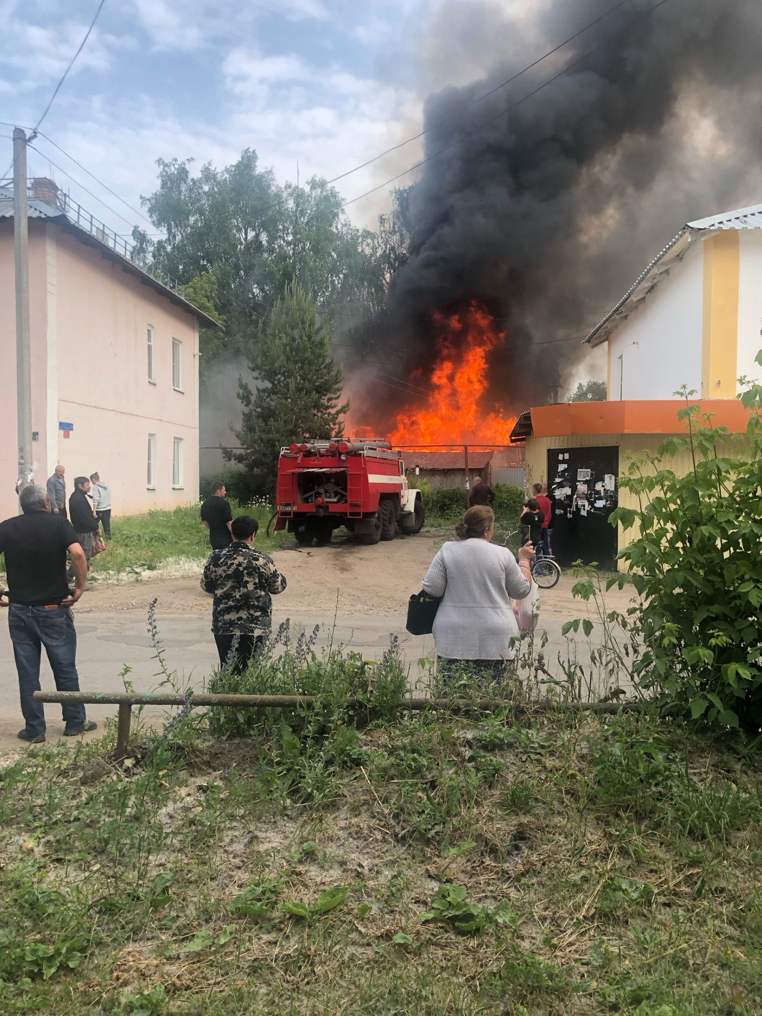 В Богородицке пять пожарных расчетов тушили горящие сараи | ИА “Тульская  Пресса”