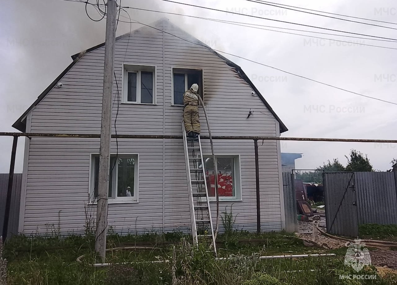 В Белеве загорелся жилой дом: эвакуированы шесть человек, пострадавших нет  | ИА “Тульская Пресса”