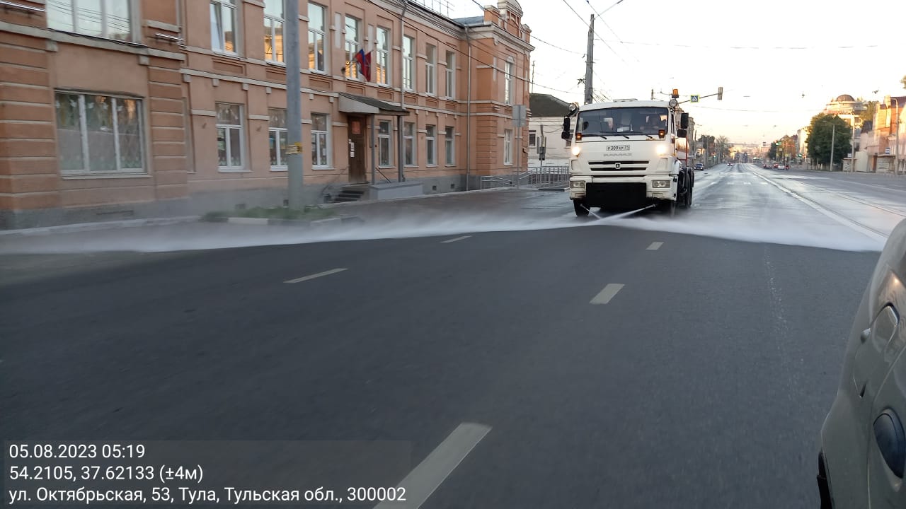 Сотрудники ООО «САХ» убирают городские улицы и дороги Тулы | ИА “Тульская  Пресса”