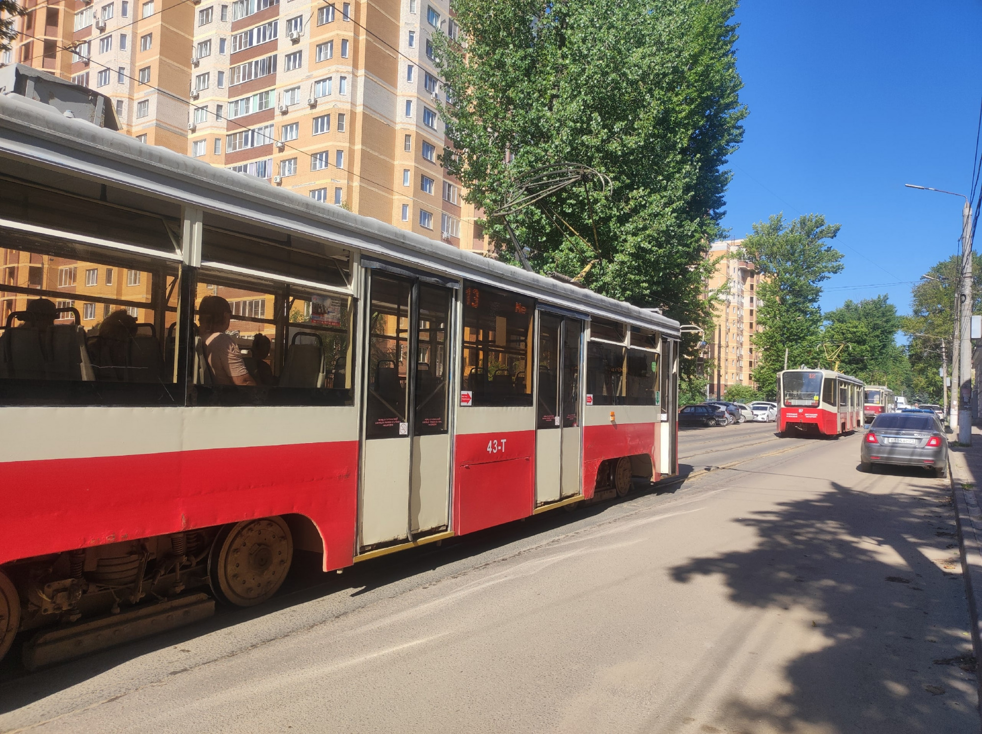 В Туле на ул. Михеева стало плохо мужчине: движение транспорта остановилось  | 07.08.2023 | Тула - БезФормата