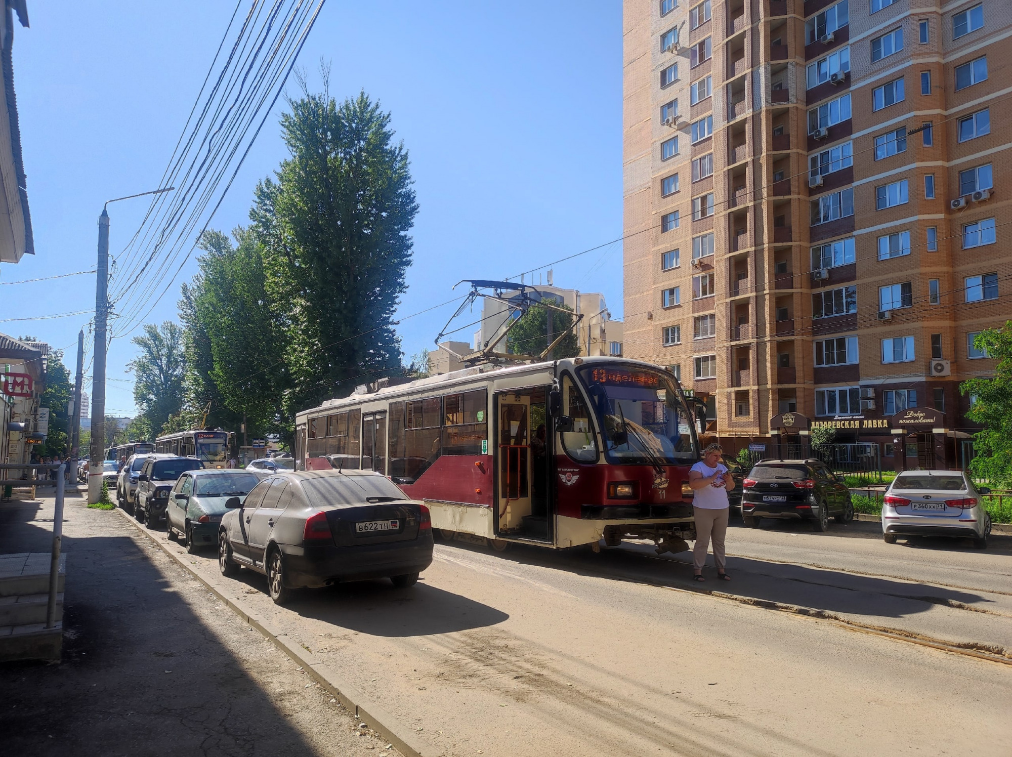 В Туле на ул. Михеева стало плохо мужчине: движение транспорта остановилось  | 07.08.2023 | Тула - БезФормата