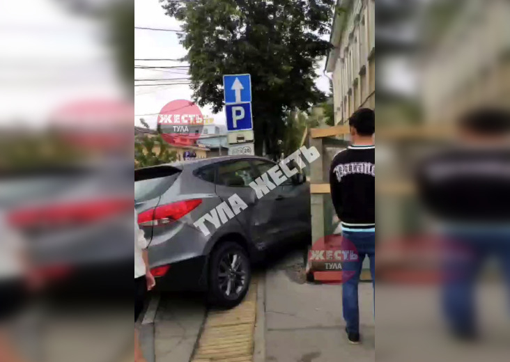 Автобус вылетел на тротуар. Автохам. ДТП Смоленск сегодня утром.