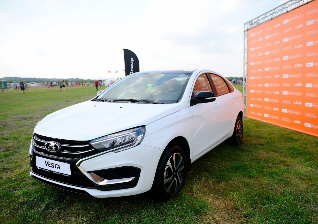 Обновленную LADA VESTA представили на фестивале «Тульское небо» | ИА  “Тульская Пресса”